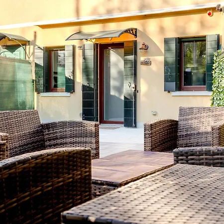 Venice Garden Free Parking - A 15 Min Da Venezia Apartment
